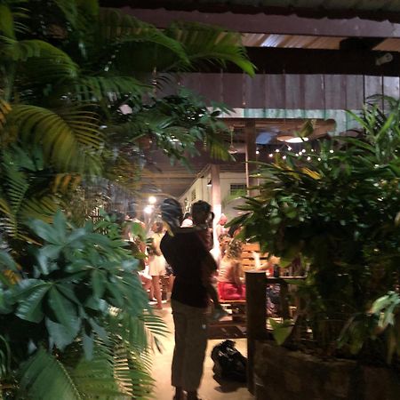 Macondo Mpai Bay ロンサレム島 エクステリア 写真