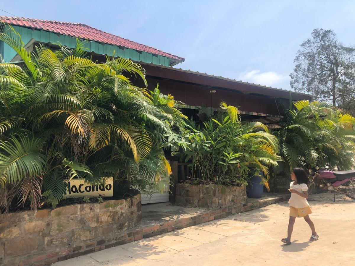 Macondo Mpai Bay ロンサレム島 エクステリア 写真