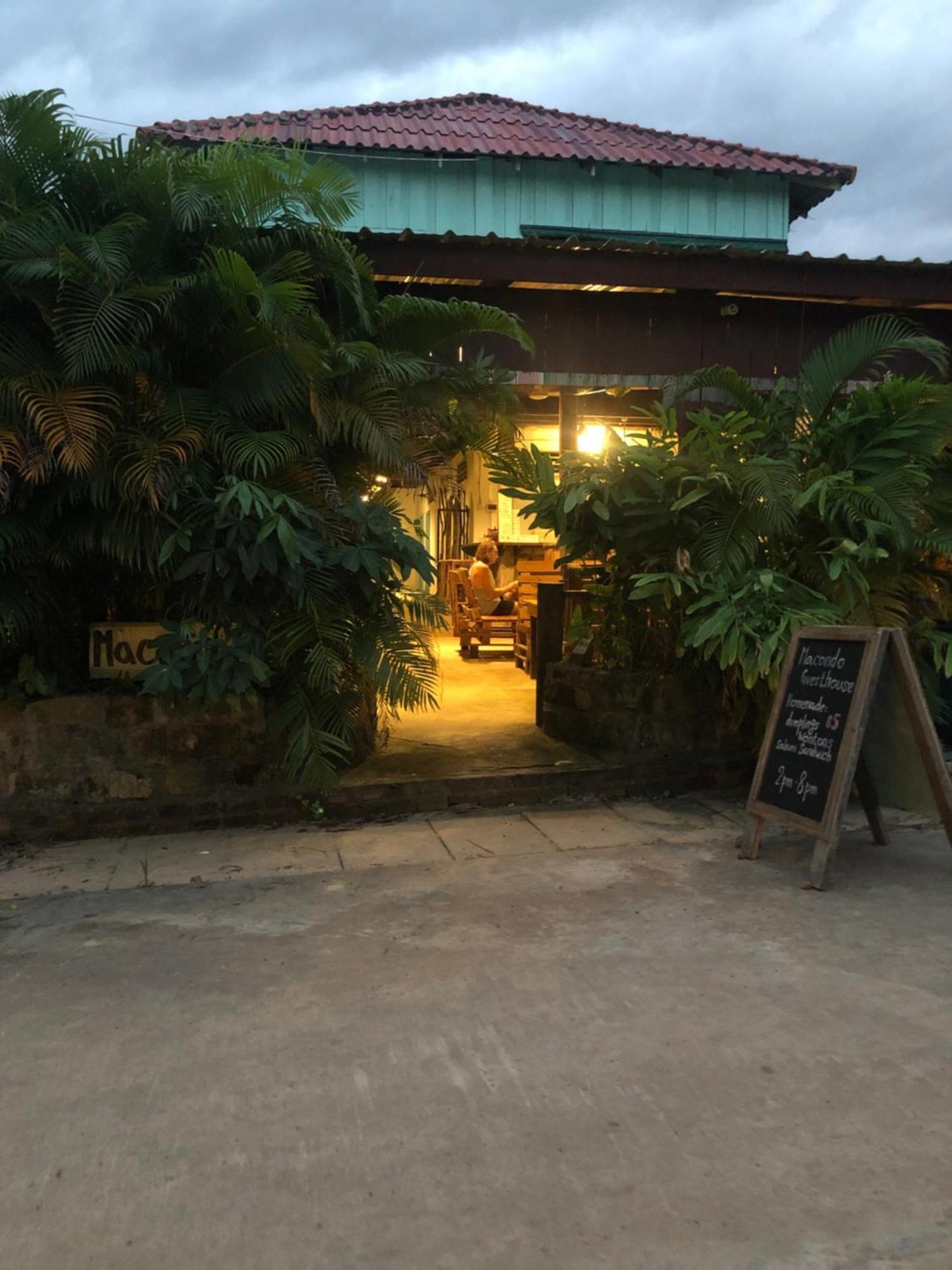 Macondo Mpai Bay ロンサレム島 エクステリア 写真